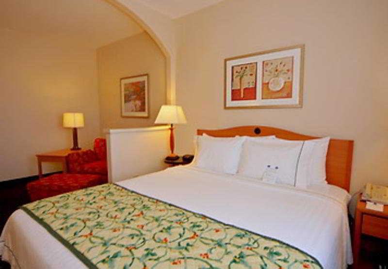 Comfort Inn & Suites Oakland Airport Szoba fotó